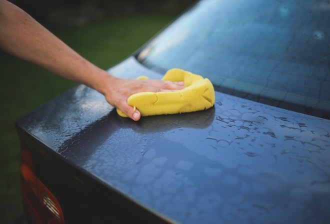 Comment bien nettoyer sa voiture au retour de vacances ?